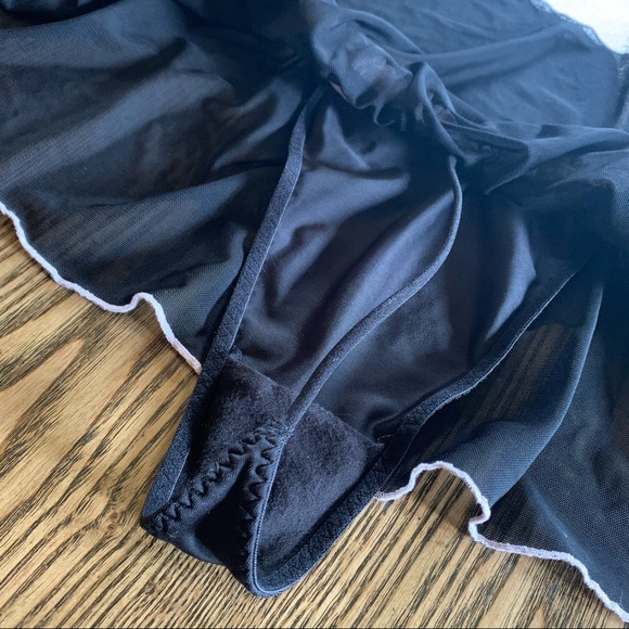 Victoria’s Secret Skirted Thong Sz M - Picture 6 of 6